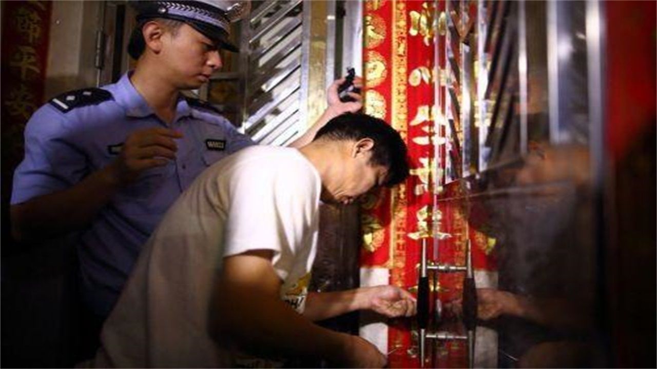 余庆请开锁师傅开了锁后，师傅为什么一般都不进门，就算主人请也不进去？